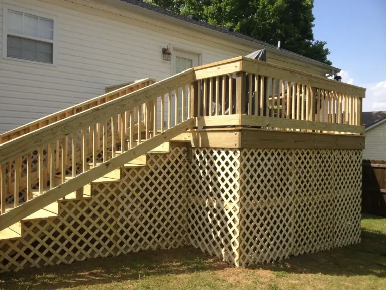 Raised deck with lattice skirting and a full staircase down to the yard